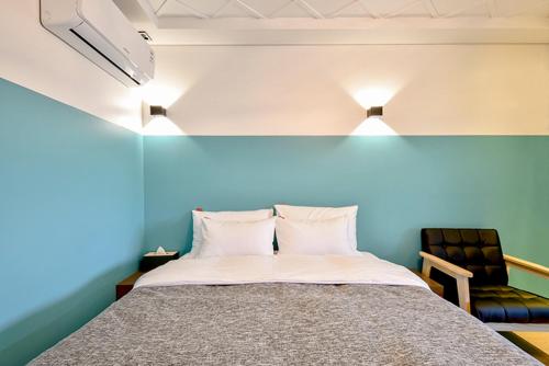 Ulsan Hotel 109 Ideally located in the Nam-gu area, Ulsan Hotel 109 promises a relaxing and wonderful visit. Both business travelers and tourists can enjoy the propertys facilities and services. Service-minded staff