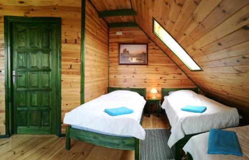 3 twin beds