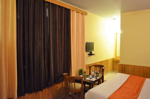 Gezellig Inn Tree Hill Cottages Kanyal Villas Best Hotels In