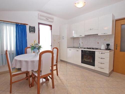 Apartment image 10