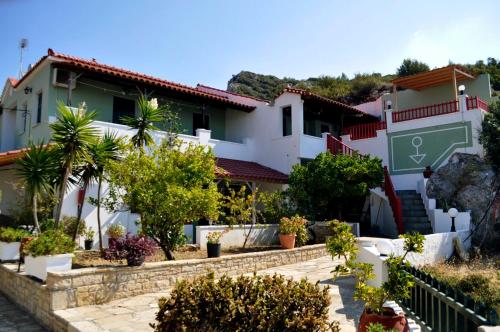  Villa Katina Apartments, Ferienwohnung in Koumaíïka