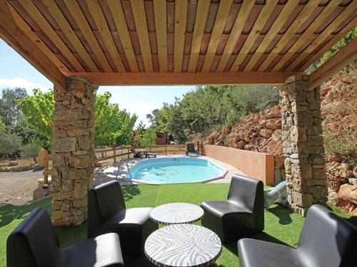 Country holiday home in Provence with private pool and garden gîte à louer Masseboeuf