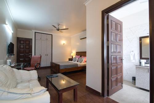 Studio Apartment image 10