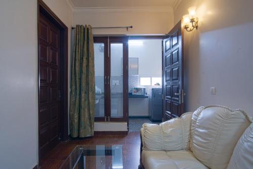 Studio Apartment image 6