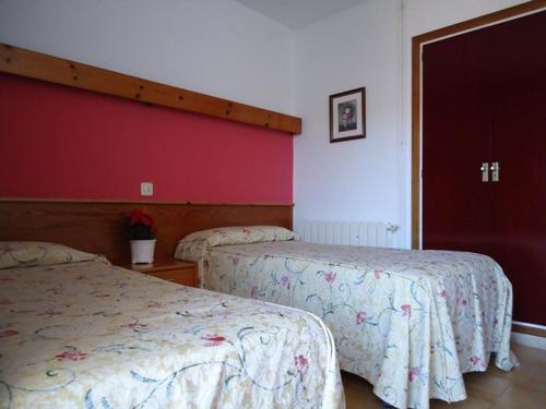 2 twin beds