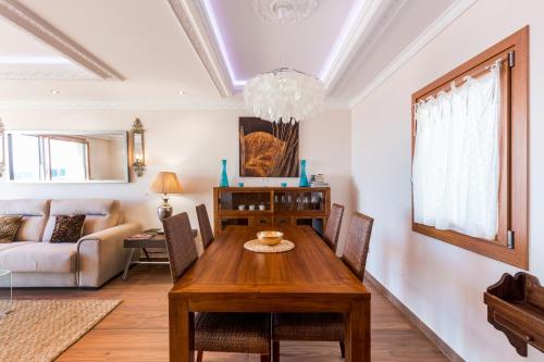 Puerto banus firstline with sea and Marina views - image 2
