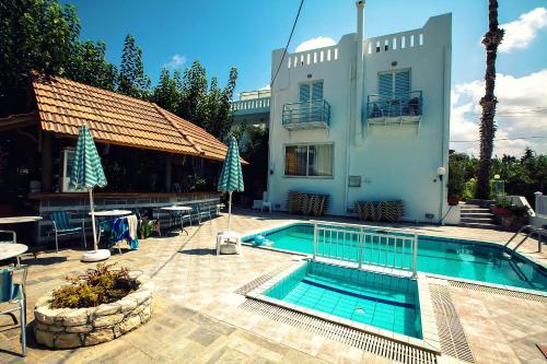  Julia Apartments in Platanes