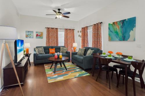 Free Resort Access, Themed Room Villa, Near Disney in Kissimmee, USA