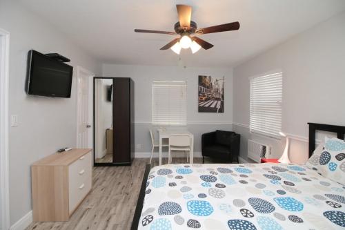 The Dolphin Hollywood Room Type - Studio (2 Adults)