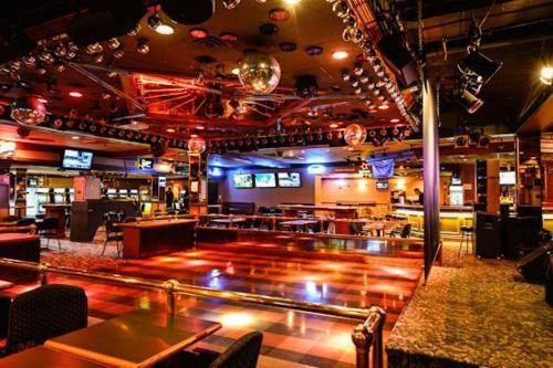 Naktinis klubas, Travelodge by Wyndham Winnipeg Airport West in Winnipeg (MB)