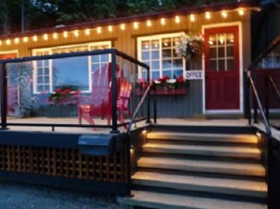 شرفة/ تراس, Driftwood by the Sea Inn in Campbell River