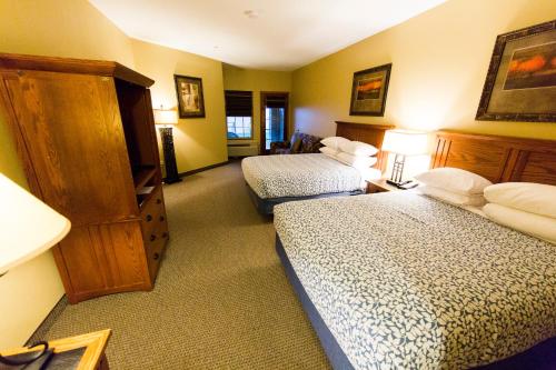 2 queen beds