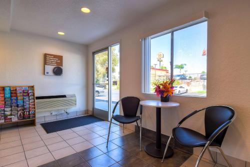 Motel 6 Rowland Heights, CA - Los Angeles - Pomona - 로비
