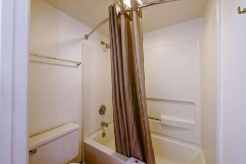 Motel 6-Norfolk, VA Motel 6 Norfolk is a popular choice amongst travelers in Norfolk (VA), whether exploring or just passing through. The hotel offers guests a range of services and amenities designed to provide comfort 