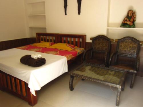 Basic Double Room image 5