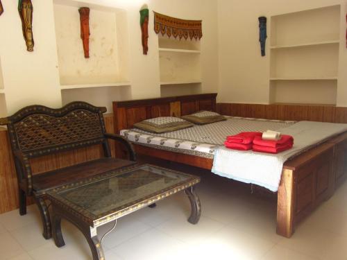 Basic Double Room image 4