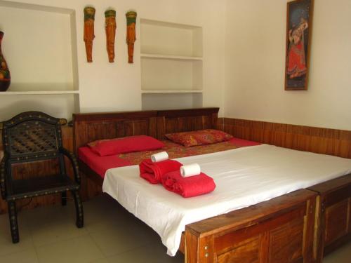 Basic Double Room image 2