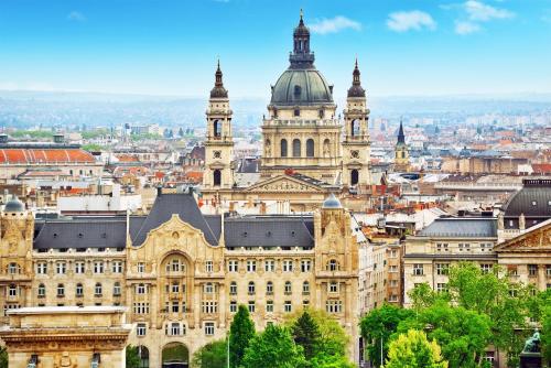 Convenience & Chic by the Basilica