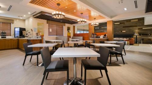 Étterem, Mountain View Inn & Suites in Sundre (AB)