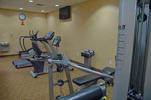 Fitness center, Legacy Inn & Suites in Gilbert