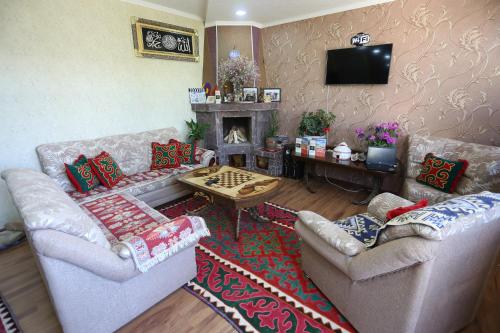 Ortak salon/TV alanı, Guest House Emily in Bökönbayevo