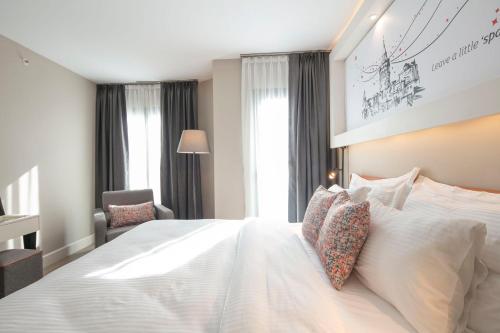 Sparkle Hotel - main image