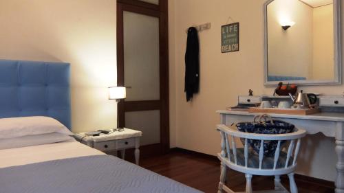 Deluxe Room image 3