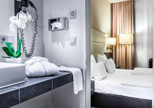Best Western Premier Novina Hotel Regensburg Located in Westheim, Best Western Premier Hotel Regensburg is a perfect starting point from which to explore Regensburg. The property features a wide range of facilities to make your stay a pleasant e