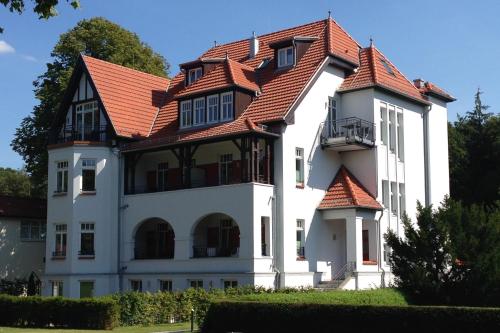 B&B Ostseebad Kühlungsborn - Villa Löwenstein - Bed and Breakfast Ostseebad Kühlungsborn