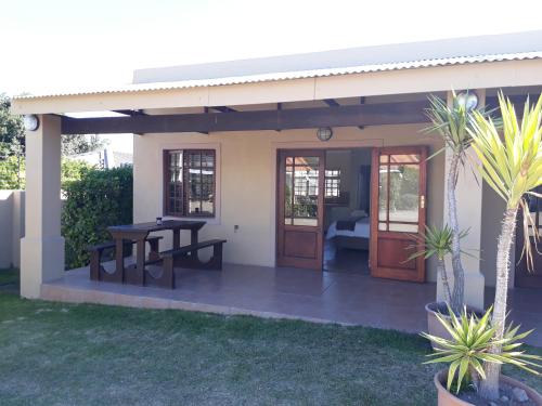 Erkély/terasz, Tourist Lodge Gansbaai in Gansbaai