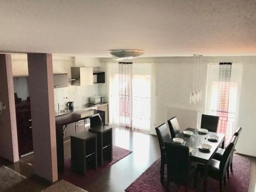  Deluxe Home, Unterkunft in Pécs