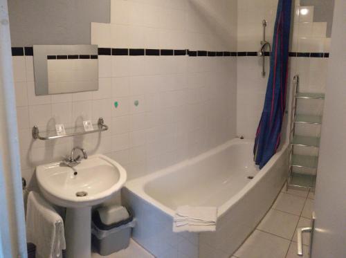 hotel le chatiague - image 2