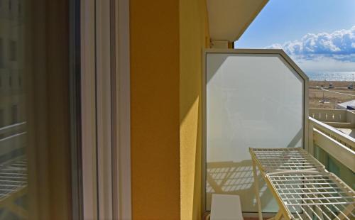 One-Bedroom Apartment with Partial Sea View image 8