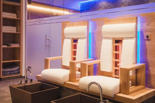 Hotel Cores - image 13