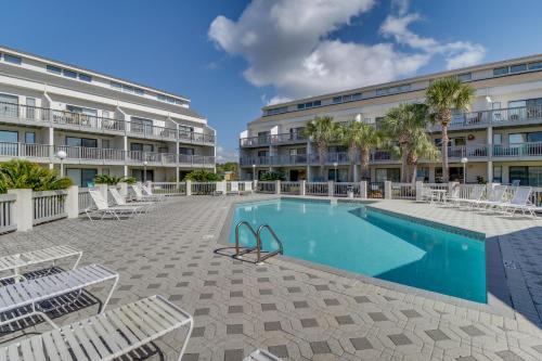 Endless Summer Condos - image 2