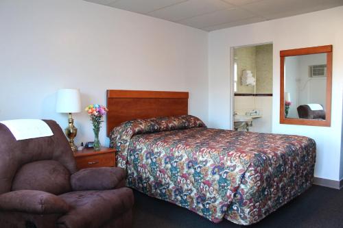 Budget Host Crestview Inn Set in a prime location of Sault Ste Marie (Mi), Budget Host Crestview Inn puts everything the city has to offer just outside your doorstep. The property has everything you need for a comfortable stay