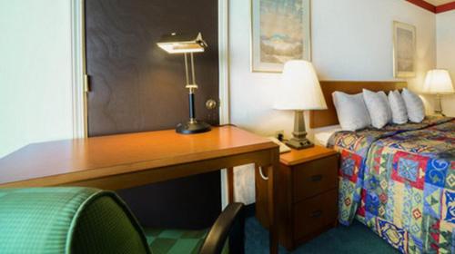 Rodeway Inn - image 6