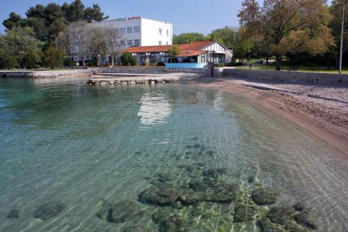 ชายหาด, Apartments and rooms with parking space Sveti Vid, Krk - 5323 in สเวติ วิด-มิโฮลยิเซ