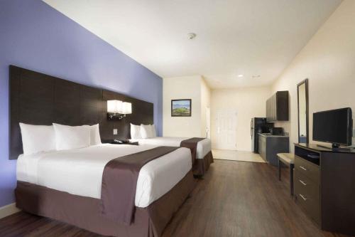 Days Inn & Suites by Wyndham Galveston West/Seawall in Galveston Beach