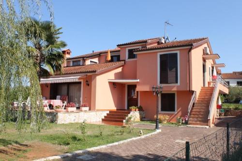 Apartments with a parking space Rozac Umag - 7072 Umag