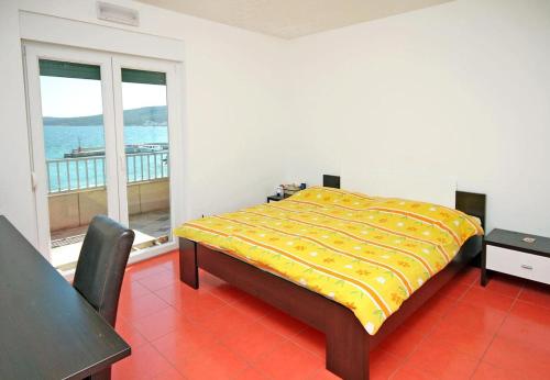Family friendly seaside apartments Slatine Ciovo - 1096 - image 7