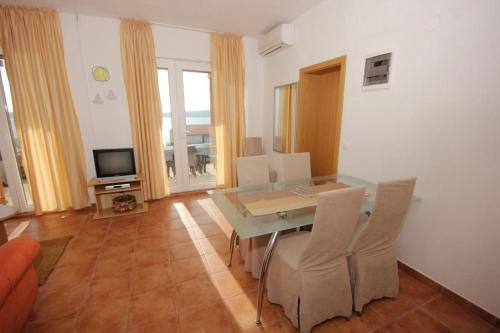Apartments by the sea Zavala Hvar - 8637 - image 5