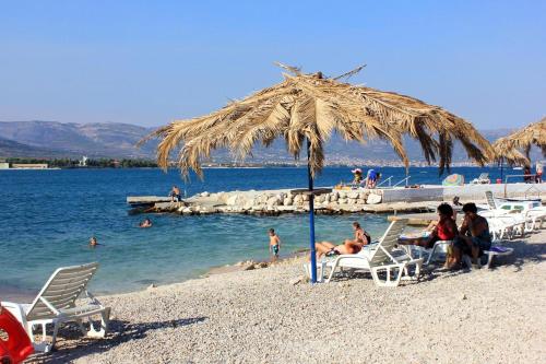 Apartments by the sea Mastrinka Ciovo - 9447 - image 2