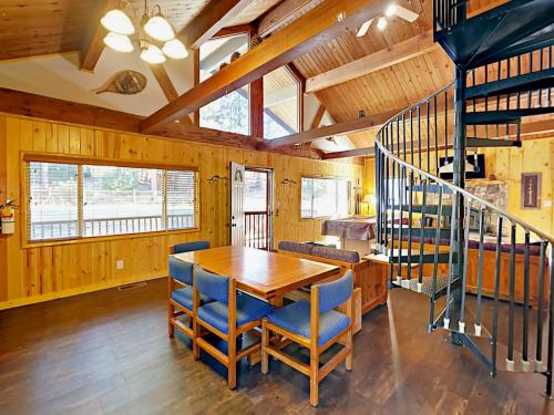 880 Edgemoor Rd Cabin - image 3