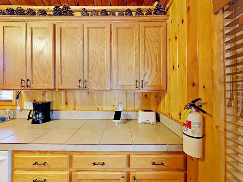 880 Edgemoor Rd Cabin - image 4