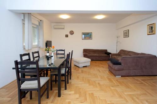 Apartments and rooms with parking space Split - 11623, Split (photo 3)
