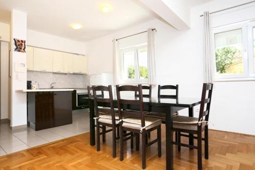 Apartments and rooms with parking space Split - 11623, Split (photo 6)