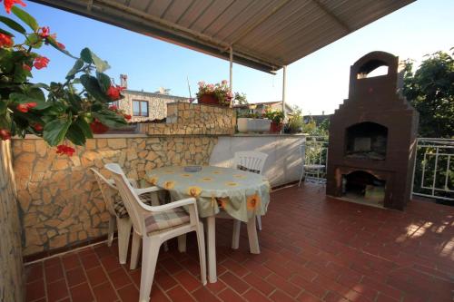 Apartments with a parking space Peroj Fazana - 2234