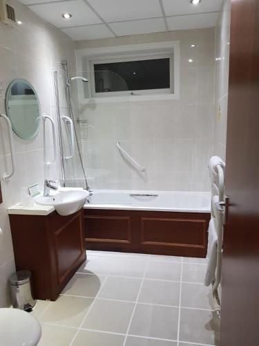 room detail thumbnail 2