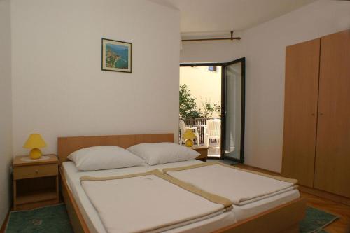  Double Room Zivogosce - Mala Duba 2606a, Pension in Igrane